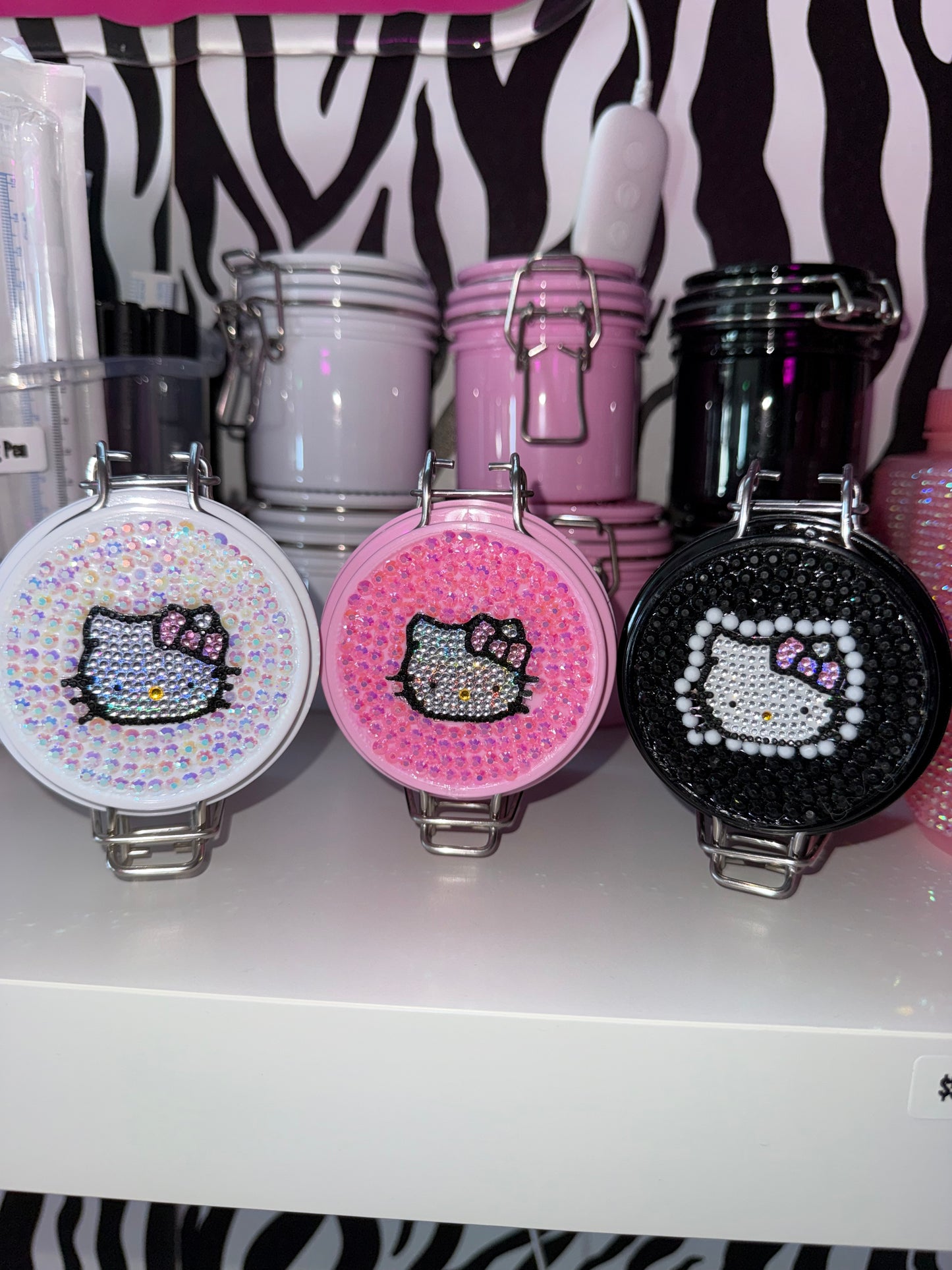 HK GLUE containers