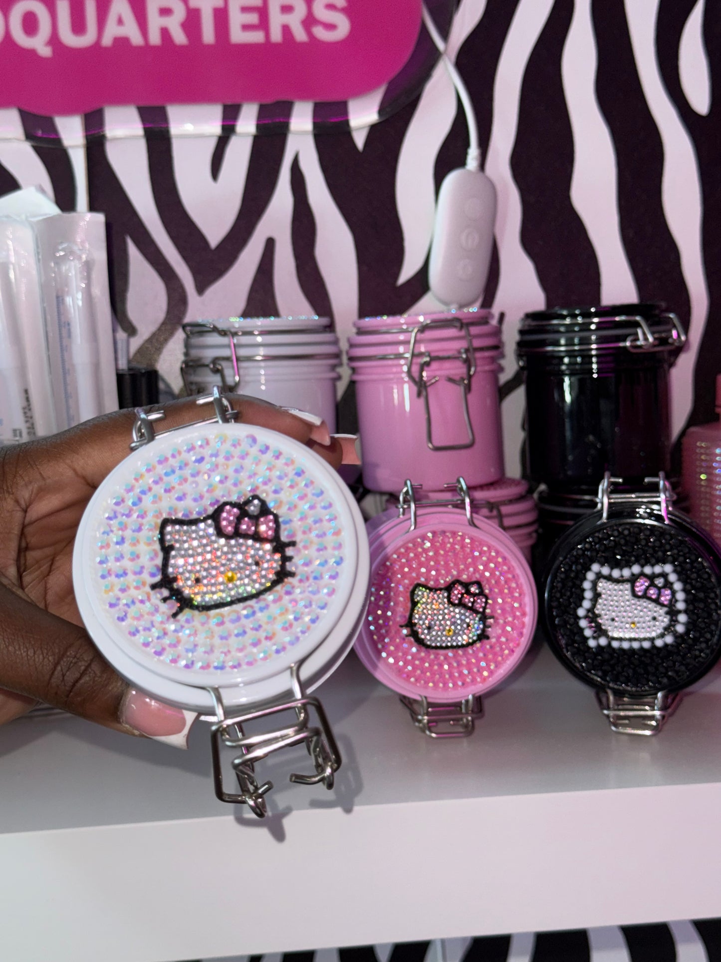 HK GLUE containers